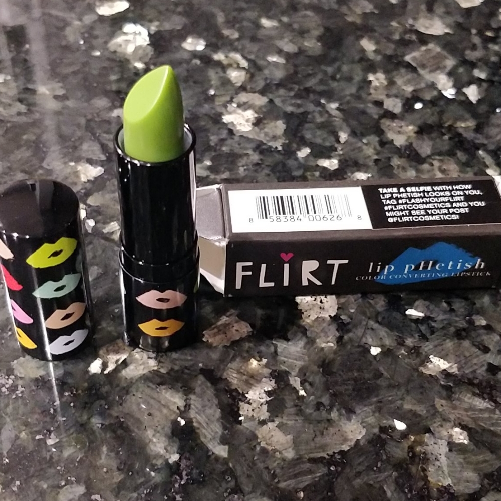 Flirt color converting lipstick